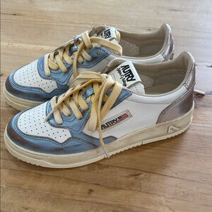 Autry Women's Blue and White Sneakers